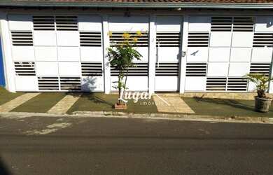 Imagem: A casa possui 3 Dormitórios, 2 Banheiros, 3 Vagas na garagem