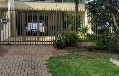 Imagem: A casa possui 3 Dormitórios, 3 Banheiros, 3 Vagas na garagem