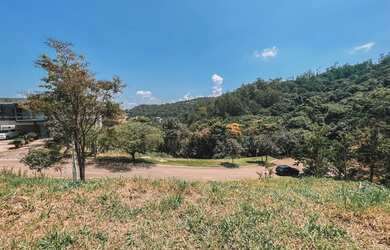 Imagem: O terreno está localizado em Atibaia, SP à venda por R$490.000