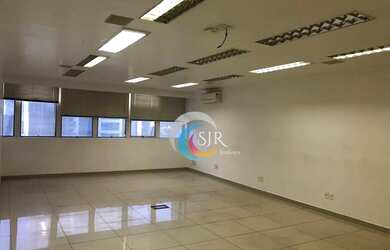 Imagem: O depósito possui 1 Vaga na garagem, 220m² de Área e está