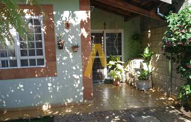 Imagem: A casa em condomínio possui 3 Dormitórios, 2 Banheiros, 2