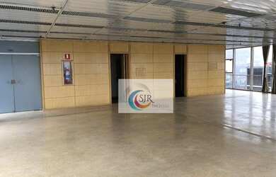 Imagem: O depósito possui 4 Vagas na garagem, 334m² de Área e está