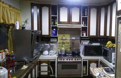 Imagem: A casa possui 4 Dormitórios, 5 Banheiros, 5 Vagas na garagem