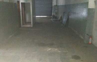 Imagem: O depósito possui 5 Vagas na garagem, 256m² de Área e está