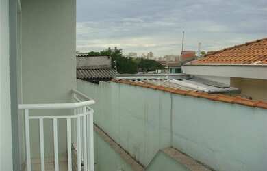 Imagem: A casa possui 3 Dormitórios, 3 Banheiros, 2 Vagas na garagem