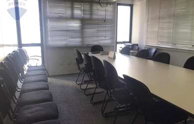 Imagem: O depósito possui 2 Vagas na garagem e 82m² de Área e está