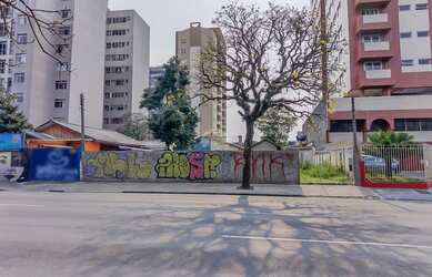 Imagem: O terreno possui 785m² de Área e está localizado em Bacacheri