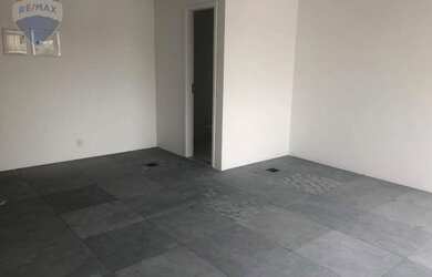 Imagem: O depósito possui 1 Vaga na garagem, 34m² de Área e está