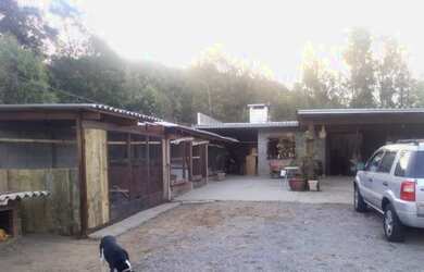 Imagem: A casa possui 1 Dormitório, 1 Banheiro, 399m² de Área e