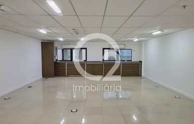 Imagem: O depósito possui 2 Vagas na garagem, 72m² de Área e está