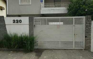 Imagem: O depósito possui 5 Vagas na garagem, 220m² de Área e está