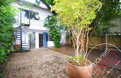 Imagem: O depósito possui 3 Vagas na garagem, 368m² de Área e está