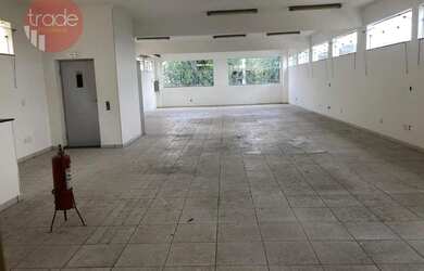 Imagem: O depósito possui 5 Vagas na garagem, 365m² de Área e está