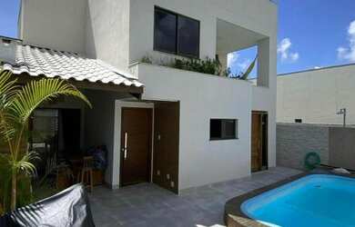 Imagem: A casa possui 3 Dormitórios, 3 Banheiros, 2 Vagas na garagem