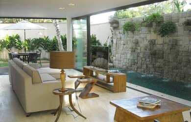 Imagem: A casa em condomínio e possui 4 Dormitórios, Suítes, 4 Banheiros