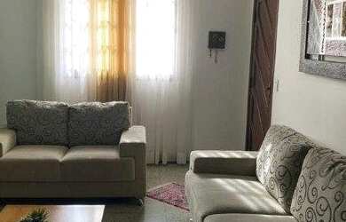 Imagem: A casa possui 2 Dormitórios e está localizado em Centro