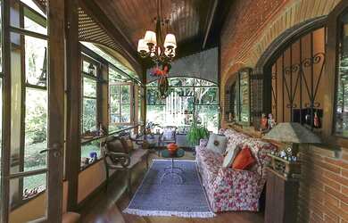 Imagem: A casa em condomínio possui 4 Dormitórios, 5 Banheiros, 4