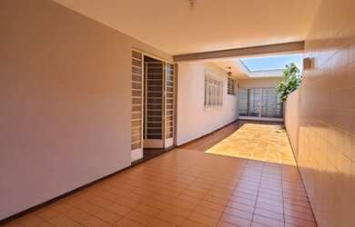 Imagem 2: CASA JARDIM PETRÓPOLIS. 250m² de Área, 3 Vagas na garageme4 Dormitórios