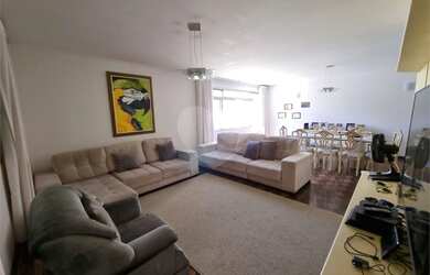 Imagem: A casa possui 5 Dormitórios, 4 Banheiros, 4 Vagas na garagem