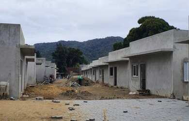 Imagem: A casa em condomínio possui 3 Dormitórios, 2 Banheiros, 2