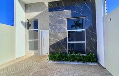 Imagem: A casa possui 3 Dormitórios, 2 Banheiros, 2 Vagas na garagem