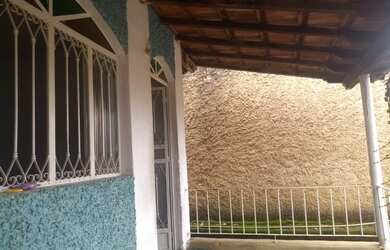 Imagem: A casa possui 3 Dormitórios, 1 Banheiro e está localizado