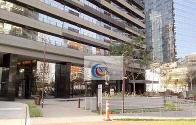 Imagem: O depósito possui 3 Vagas na garagem, 130m² de Área e está