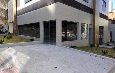 Imagem: O depósito possui 2 Vagas na garagem e 120m² de Área e está