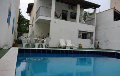 Imagem: A casa possui 3 Dormitórios, 1 Banheiro, 1 Vaga na garagem