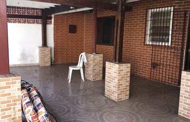 Imagem: A casa possui 1 Dormitório, 1 Banheiro, 5 Vagas na garagem