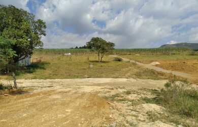 Imagem: O terreno possui 1.400m² de Área e está localizado em Carmo