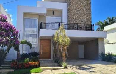 Imagem: A casa em condomínio possui 4 Dormitórios, 1 Banheiro, 4 Vagas