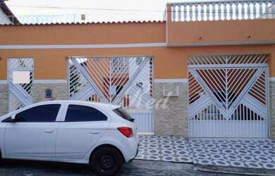 Imagem: A casa possui 3 Dormitórios, 4 Banheiros, 5 Vagas na garagem