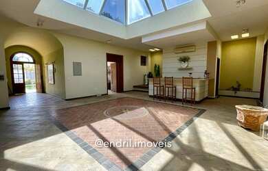 Imagem: A casa possui 4 Dormitórios, 5 Banheiros, 3 Vagas na garagem