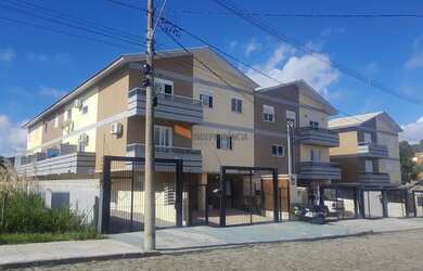 Imagem: A casa possui 2 Dormitórios, 1 Banheiro, 2 Vagas na garagem