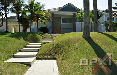 Imagem: A casa em condomínio possui 5 Dormitórios, 5 Banheiros, 4
