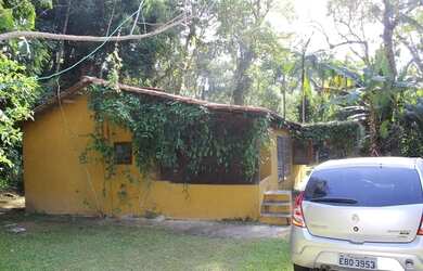 Imagem: A casa possui 2 Dormitórios, 1 Banheiro, 4 Vagas na garagem