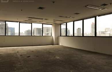 Imagem: O depósito possui 242m² de Área e está localizado em Vila