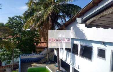 Imagem: A casa possui 3 Dormitórios, 3 Banheiros, 4 Vagas na garagem