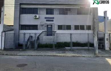 Imagem: O depósito possui 5 Vagas na garagem, 503m² de Área e está