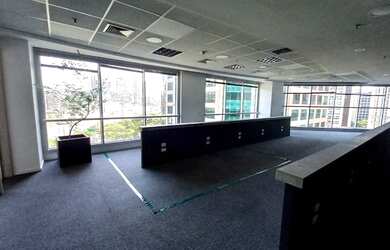 Imagem: O depósito possui 5 Vagas na garagem, 540m² de Área e está