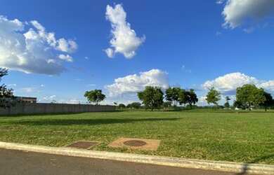 Imagem 3: Lote/Terreno para venda tem 1290 metros quadrados em Portal do Sol Green...