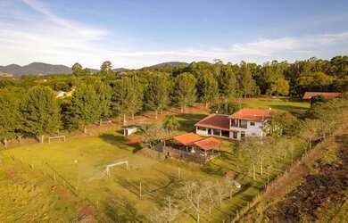 Imagem 9: Pé na água na represa de Piracaia, com ótima topografia, bairro de...