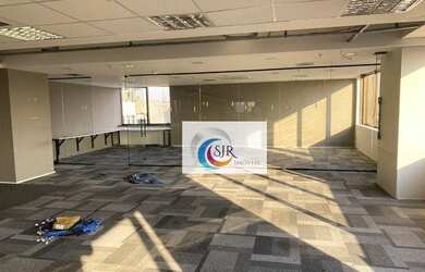 Imagem: O depósito possui 5 Vagas na garagem, 888m² de Área e está