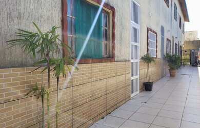 Imagem: A casa possui 2 Dormitórios, 2 Banheiros, 1 Vaga na garagem