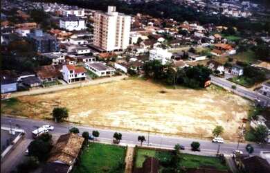 Imagem: O terreno possui 7.990m² de Área e está localizado em Centro