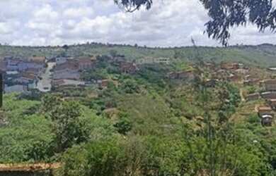 Imagem: O terreno possui 600m² de Área e está localizado em Gravatá