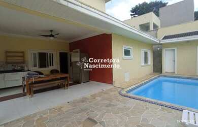 Imagem: A casa possui 5 Dormitórios, 5 Banheiros, 4 Vagas na garagem