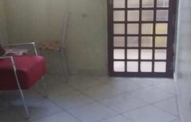 Imagem: A casa possui 2 Dormitórios, 1 Banheiro, 1 Vaga na garagem