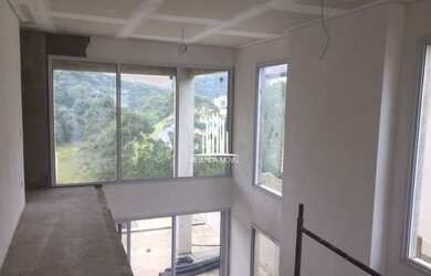 Imagem: A casa em condomínio possui 4 Dormitórios, 5 Banheiros, 5